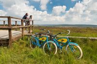 Zwei Radfahrer beim Entdecken der Vennlandschaft